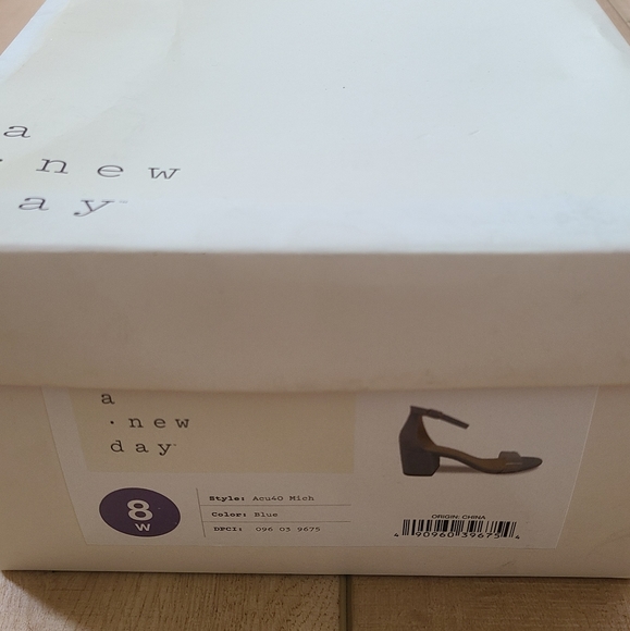 A New Day Light Blue Chunky Heels - Picture 4 of 4